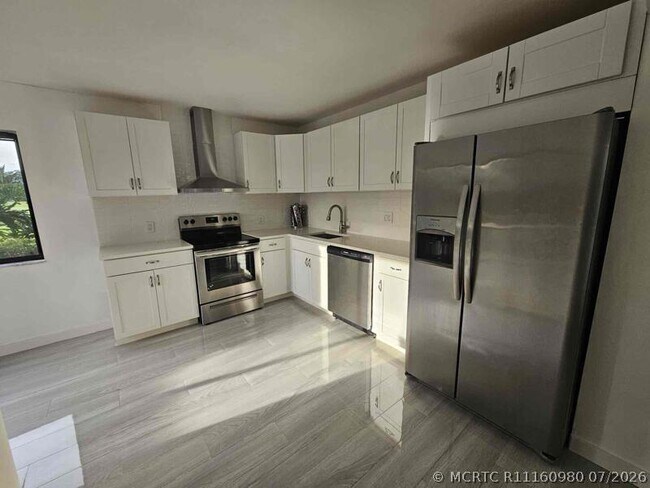 Building Photo - 5246 Fountains Dr S