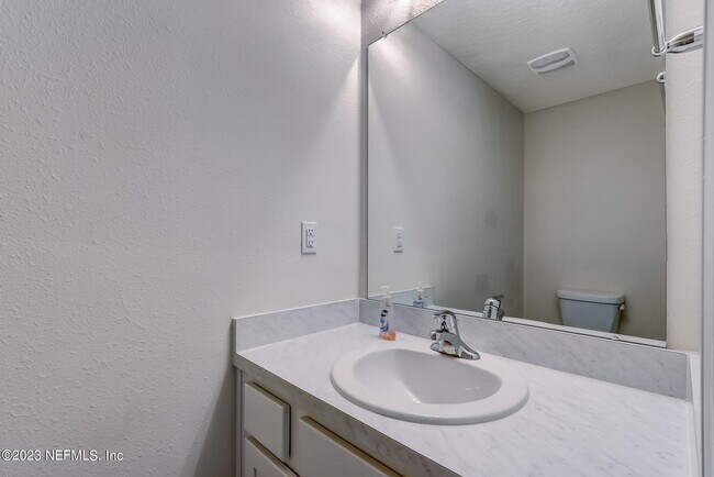 Building Photo - 988 Observatory Pkwy