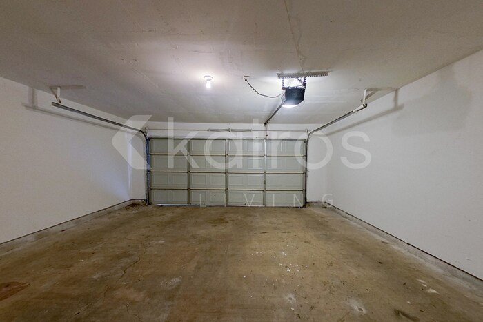 Building Photo - 2140 Woodnote Ln