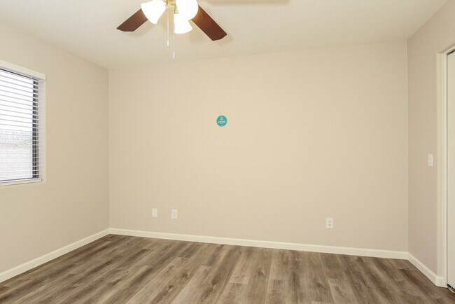 Building Photo - 195 W Brangus Way