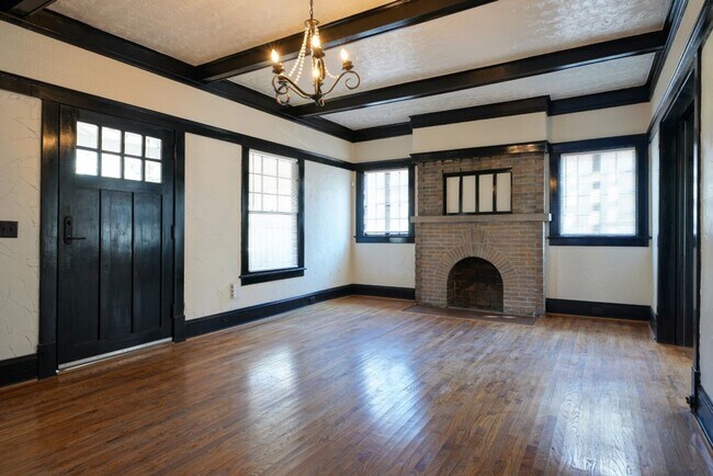Building Photo - Beautiful 3BR in Birmingham’s Historic Highlands – Don't Miss Out!