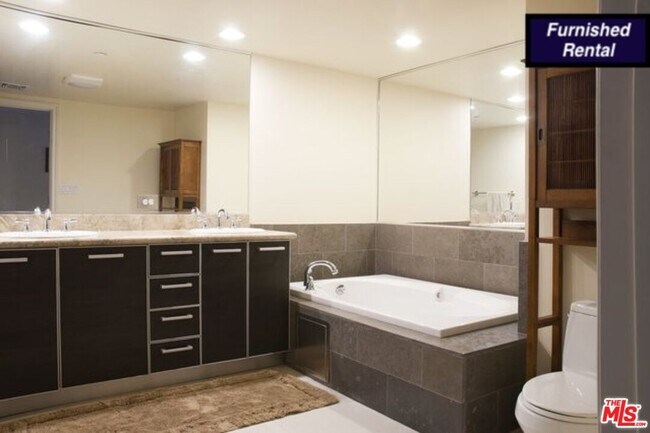 Building Photo - 1319 N Detroit St