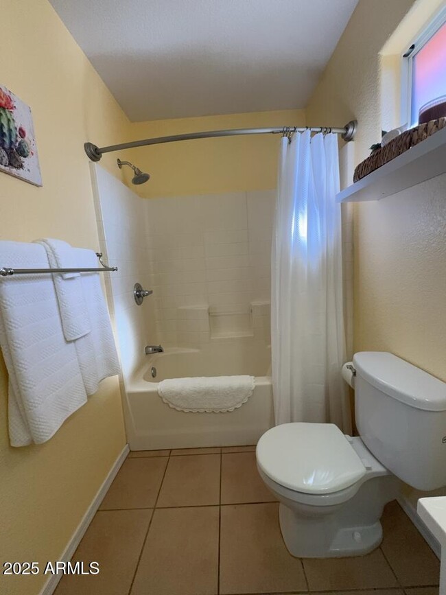 Building Photo - 10238 S Honeysuckle Dr