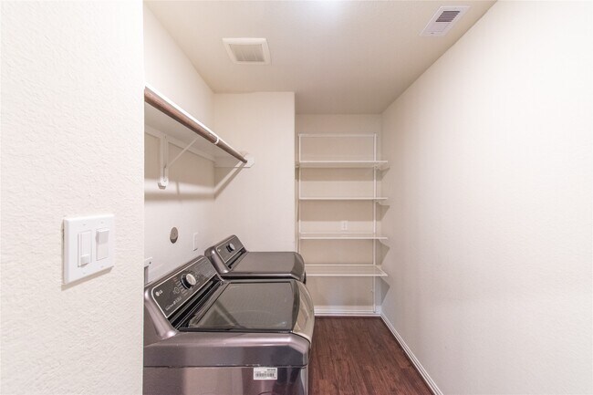 Building Photo - 4639 Sequoia Echo Dr