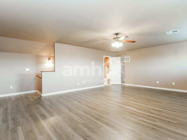 Building Photo - 1628 East Edgewater St S