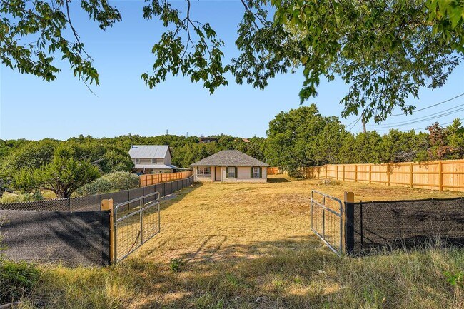 Building Photo - 930 Panorama Dr