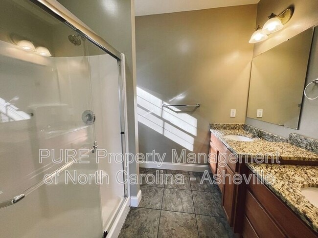 Building Photo - 36 Delaware Ave