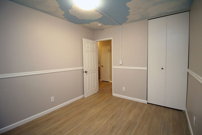 Building Photo - 4 Touchstone Dr