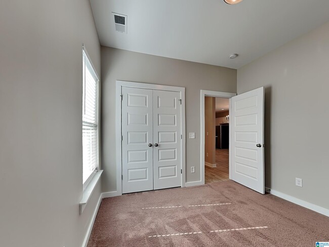 Building Photo - 152 Park Dr N