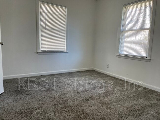 Building Photo - 816 Mullen Rd