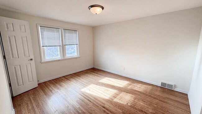 Building Photo - 120 Garden St