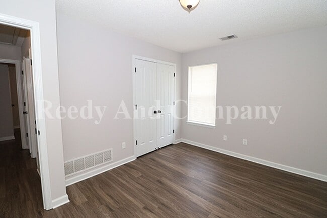 Building Photo - 8911 Little House Cove