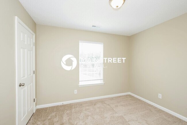 Building Photo - 3 Bedroom Pet-Friendly Home in Charlotte, NC with Main Street Renewal