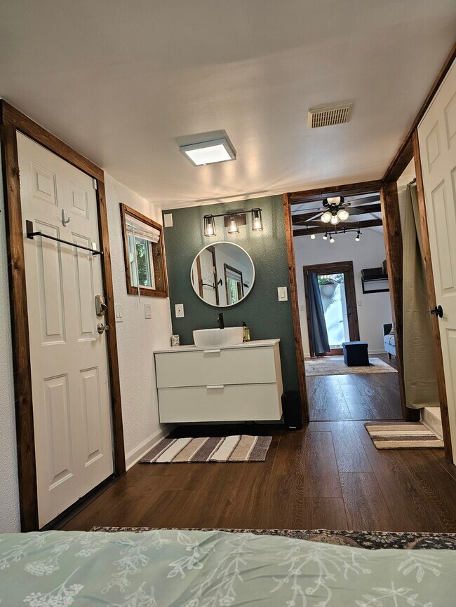 Building Photo - 1310 18th St NE