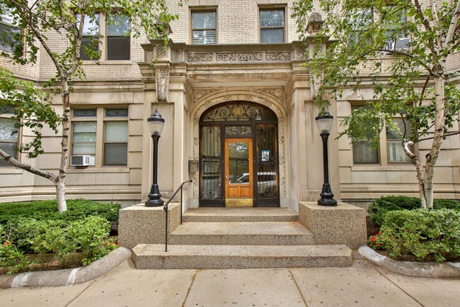 Building Photo - Beautifully updated 1 bed located next to ...