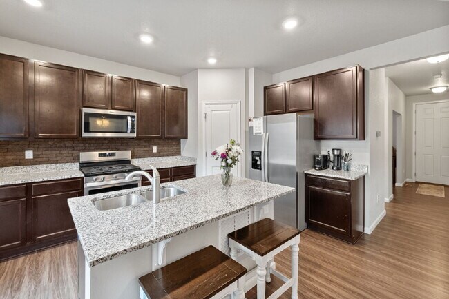 Building Photo - Beautiful 4-Bedroom Home on Blue Lunar Lan...