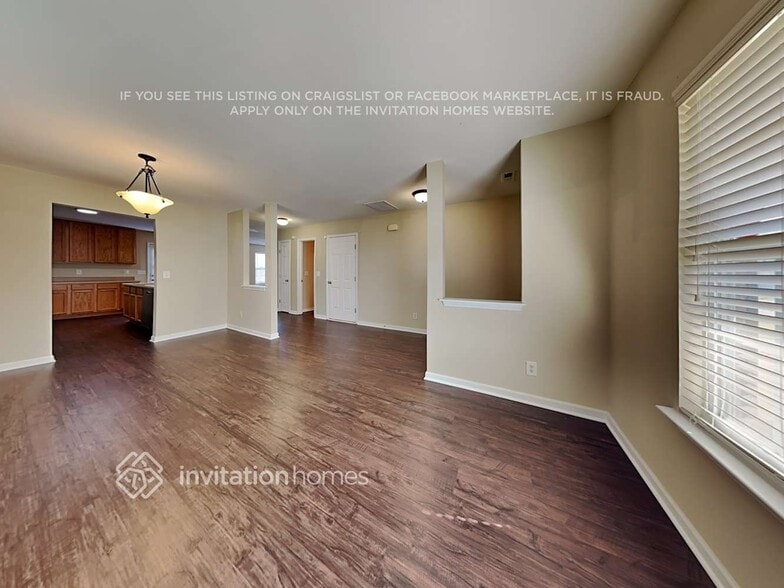 Building Photo - 607 Brassfield Dr