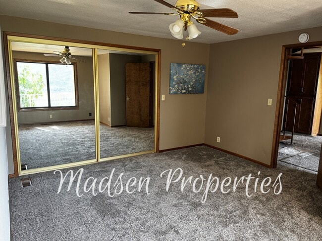 Building Photo - 6367 Woodman Dr