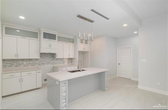 Building Photo - 16 East St