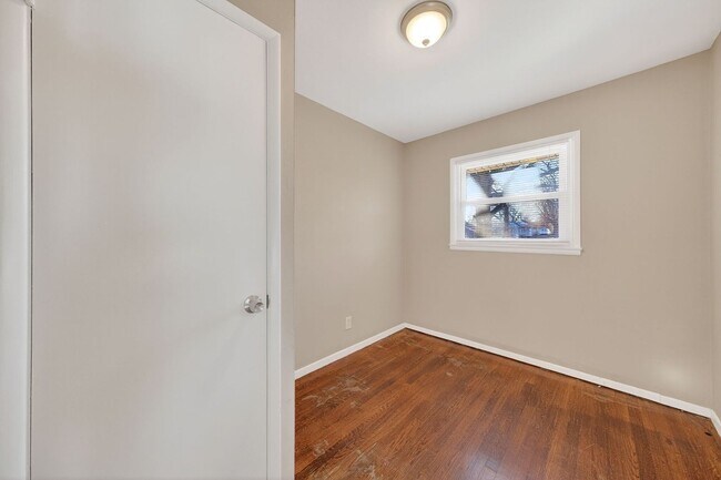 Building Photo - Spacious 3-Bedroom Home for Rent – Section 8 Welcome!