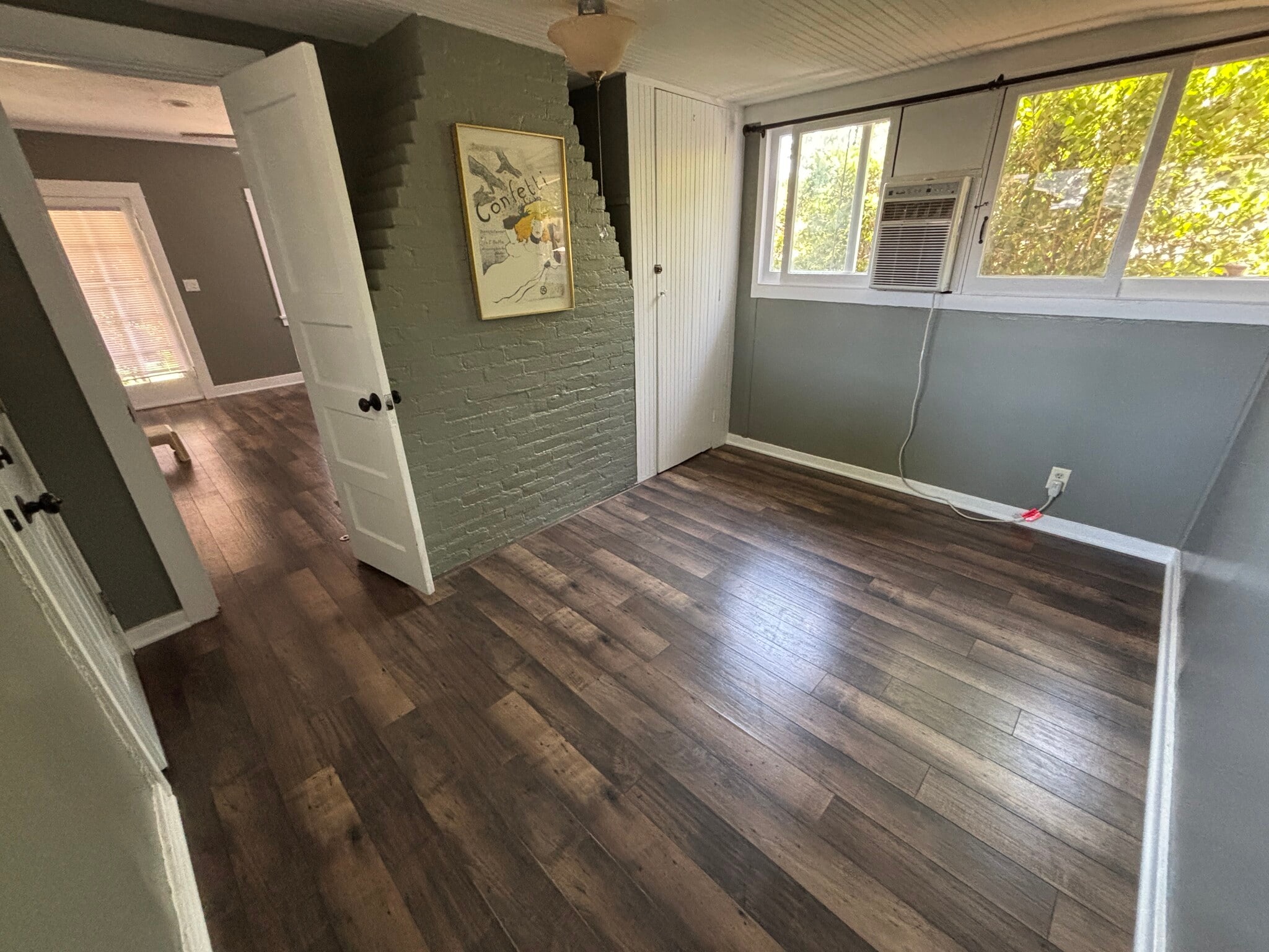 Building Photo - 107 S Meridith Ave