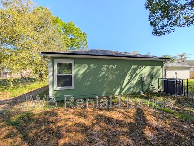 Building Photo - 1442 E 27th St