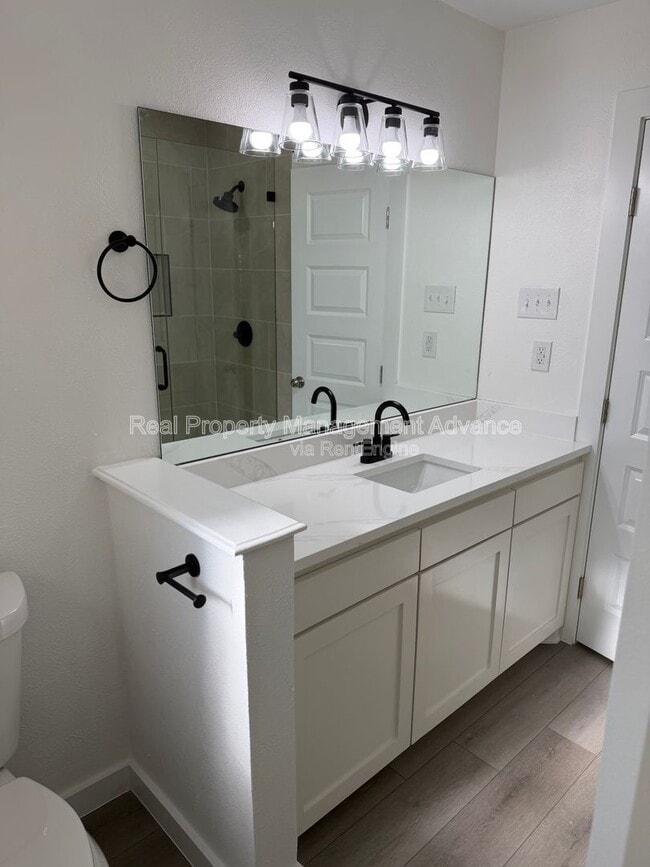 Building Photo - 905 Bromwich St