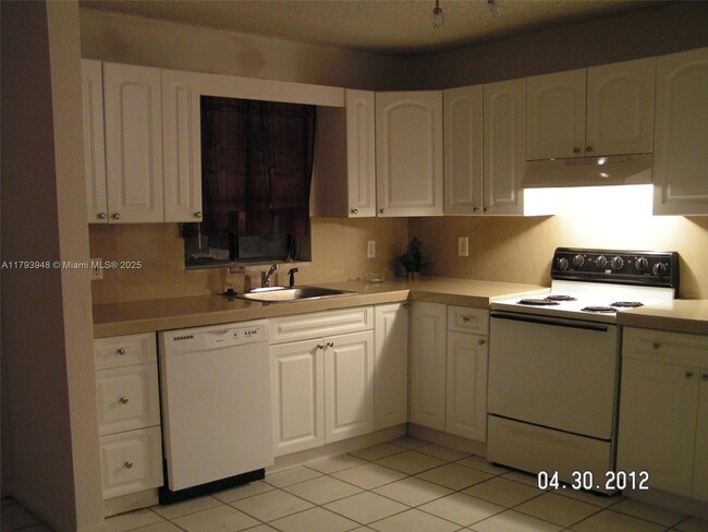 Building Photo - 28155 SW 142nd Ct