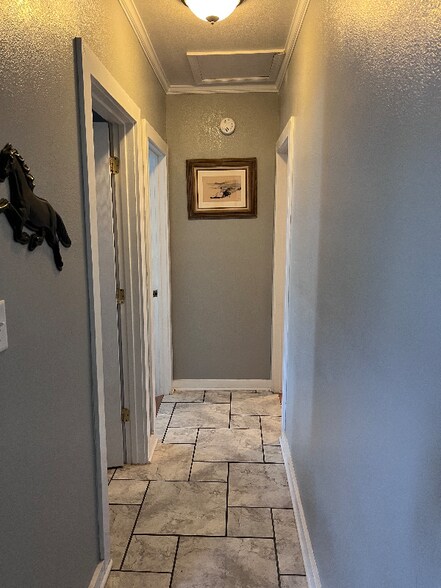 Building Photo - 400 S 1st St