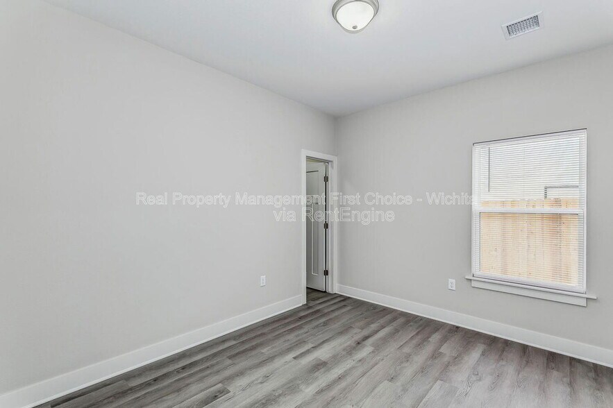 Building Photo - 3521 W 45th St S