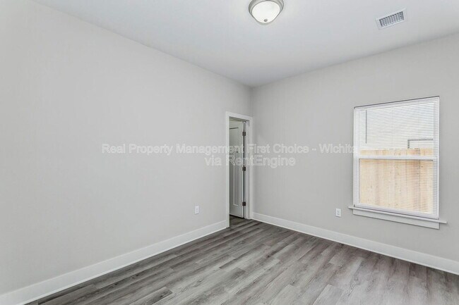 Building Photo - 3521 W 45th St S