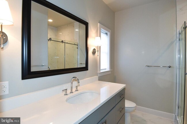 Building Photo - 1540 Levis St NE