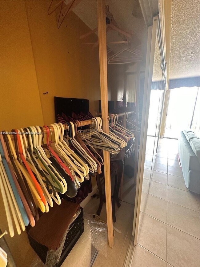 Building Photo - 720 Collins Ave