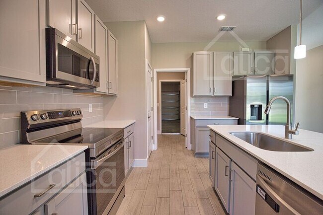 Building Photo - 3957 Constitution Dr