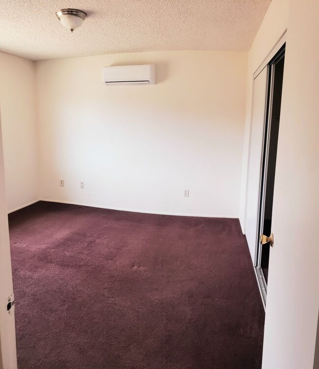 Building Photo - 3 Bedroom 2  Bath home with Garage in the heart of JT!!