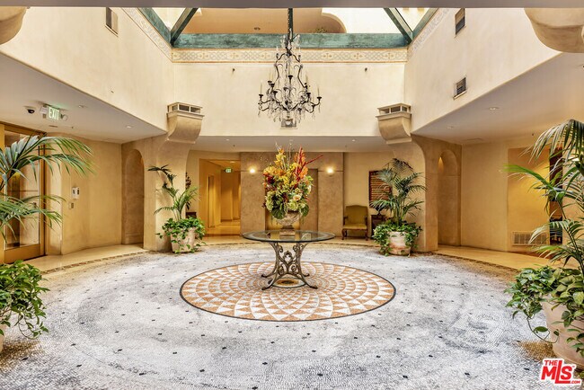 Building Photo - 11500 San Vicente Blvd