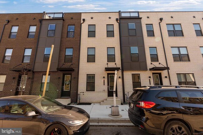 Building Photo - 2709 Light St