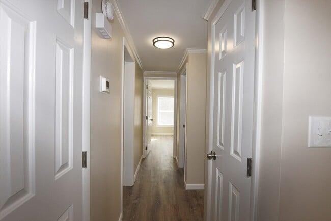 Building Photo - 6 Canterbury Ln