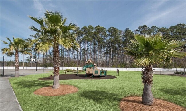 Building Photo - 4 Bed/2.5 Bath in Richmond Hill!