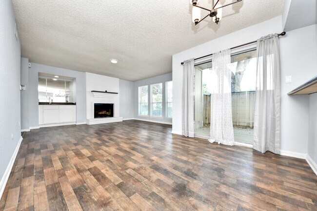 Building Photo - 250 El Dorado Blvd