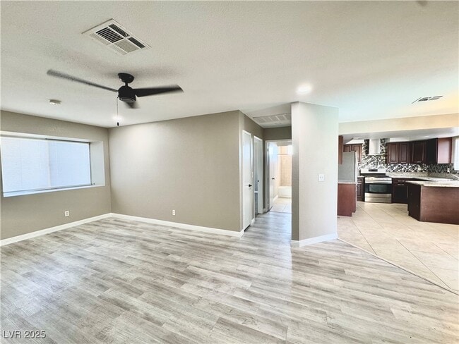 Building Photo - 5830 Deer Valley Dr