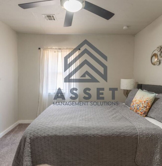 Building Photo - 2-Bed Furnished or Unfurnished The Choice Is Yours!