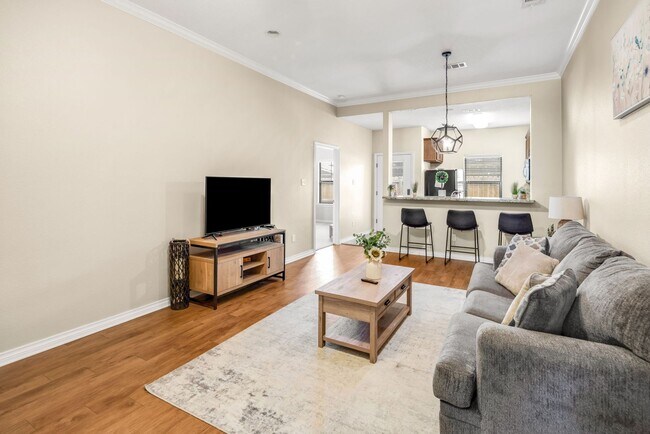 Building Photo - IMMEDIATE MOVE IN Spacious 3 Bedroom 2.5 B...