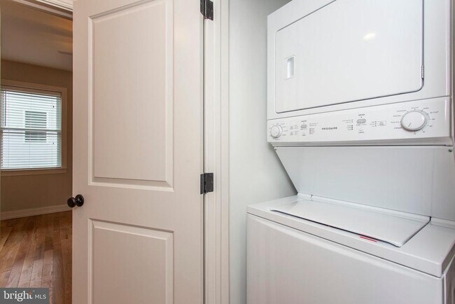 Building Photo - 2052 Gerritt St