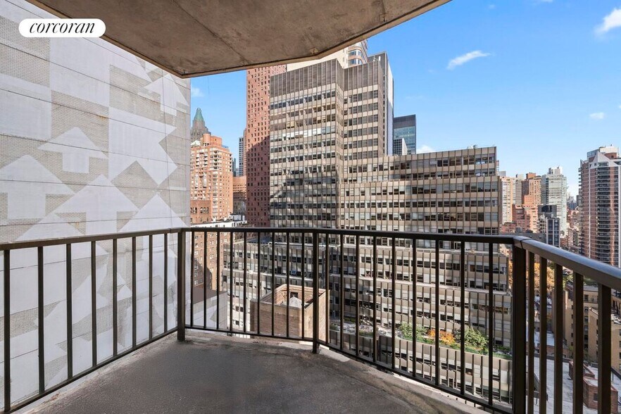 Building Photo - 212 E 47th St