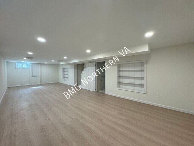 Building Photo - 7046 Lee Park Ct