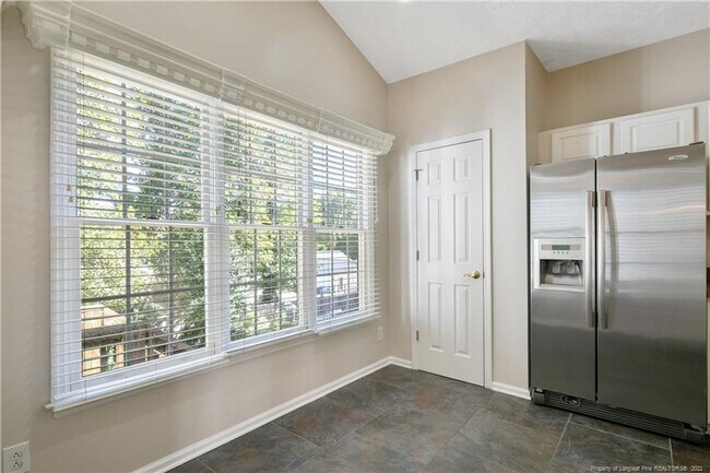 Building Photo - 1535 Dixon Dr