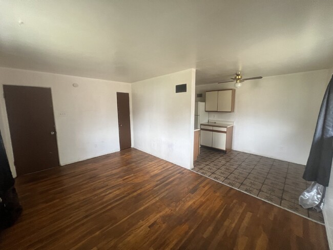 Building Photo - Charming 1-Bedroom Apartment Near Cherokee...