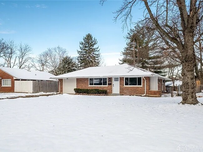 Building Photo - Absolutely Stunning 3BR Ranch in Kettering | Designer Finishes + Huge Backyard