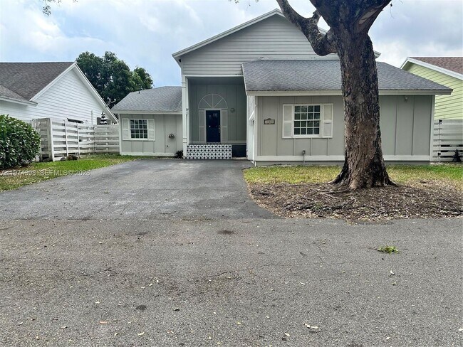 Building Photo - 14024 SW 148th Ln